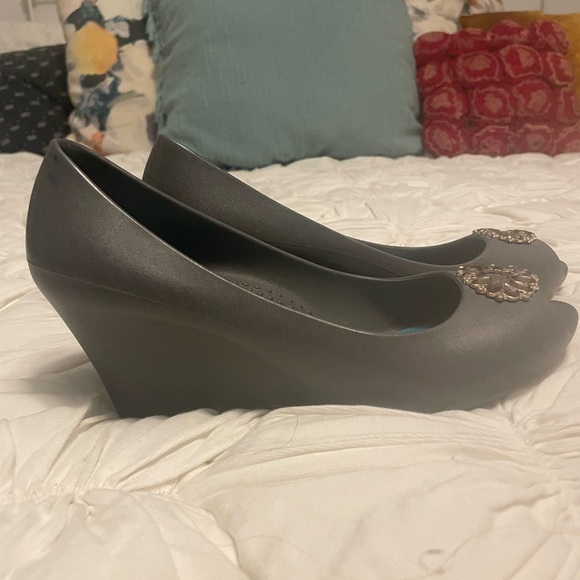 Shoes - Picture 2 of 3